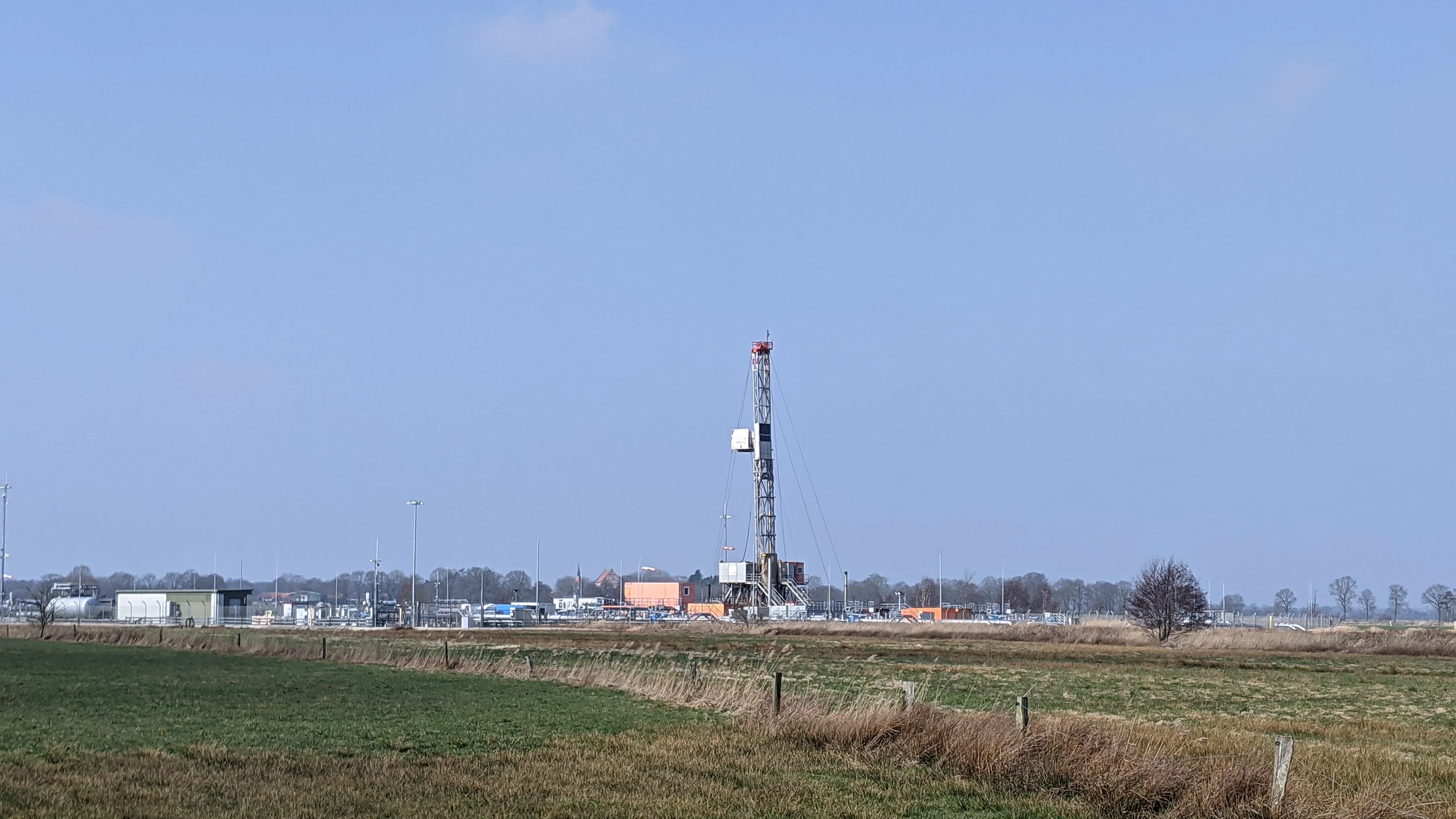 Workover plant on a cavern site
