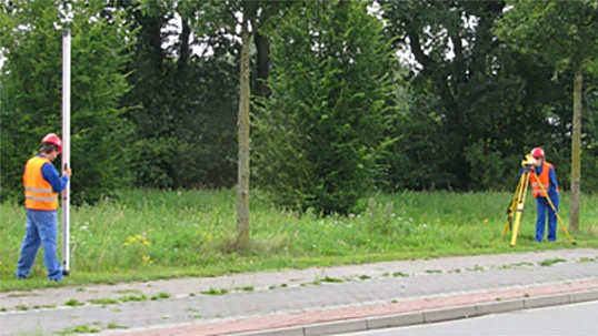Messtrupp der Ingenieurgesellschaft Nordwest aus Oldenburg im Etzeler Umfeld