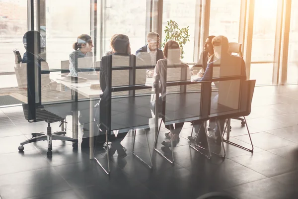 Executives in Meeting-Raum
