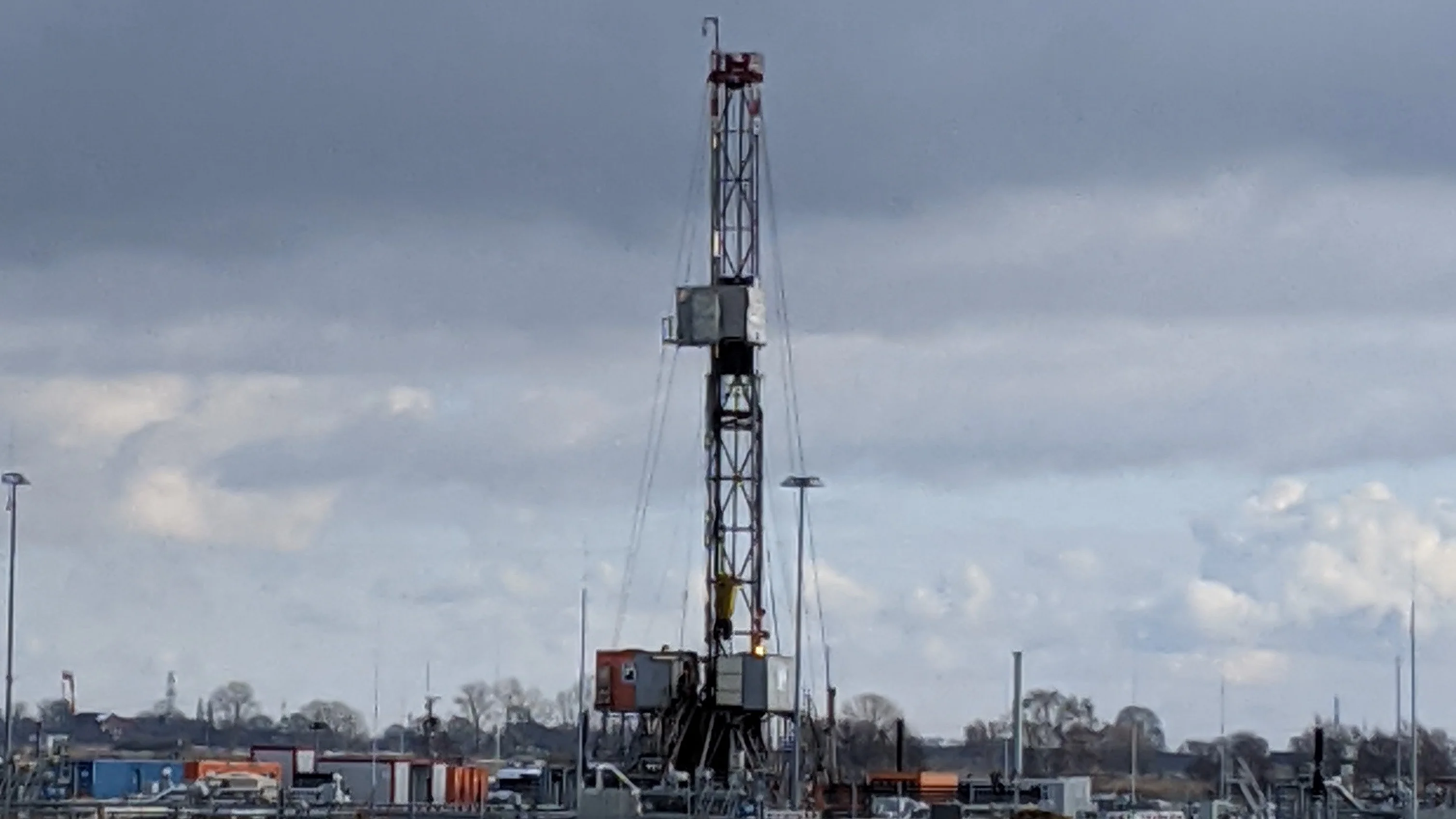 Winde, die zum Aus- und Einbau des Gasförderstrangs genutzt wird