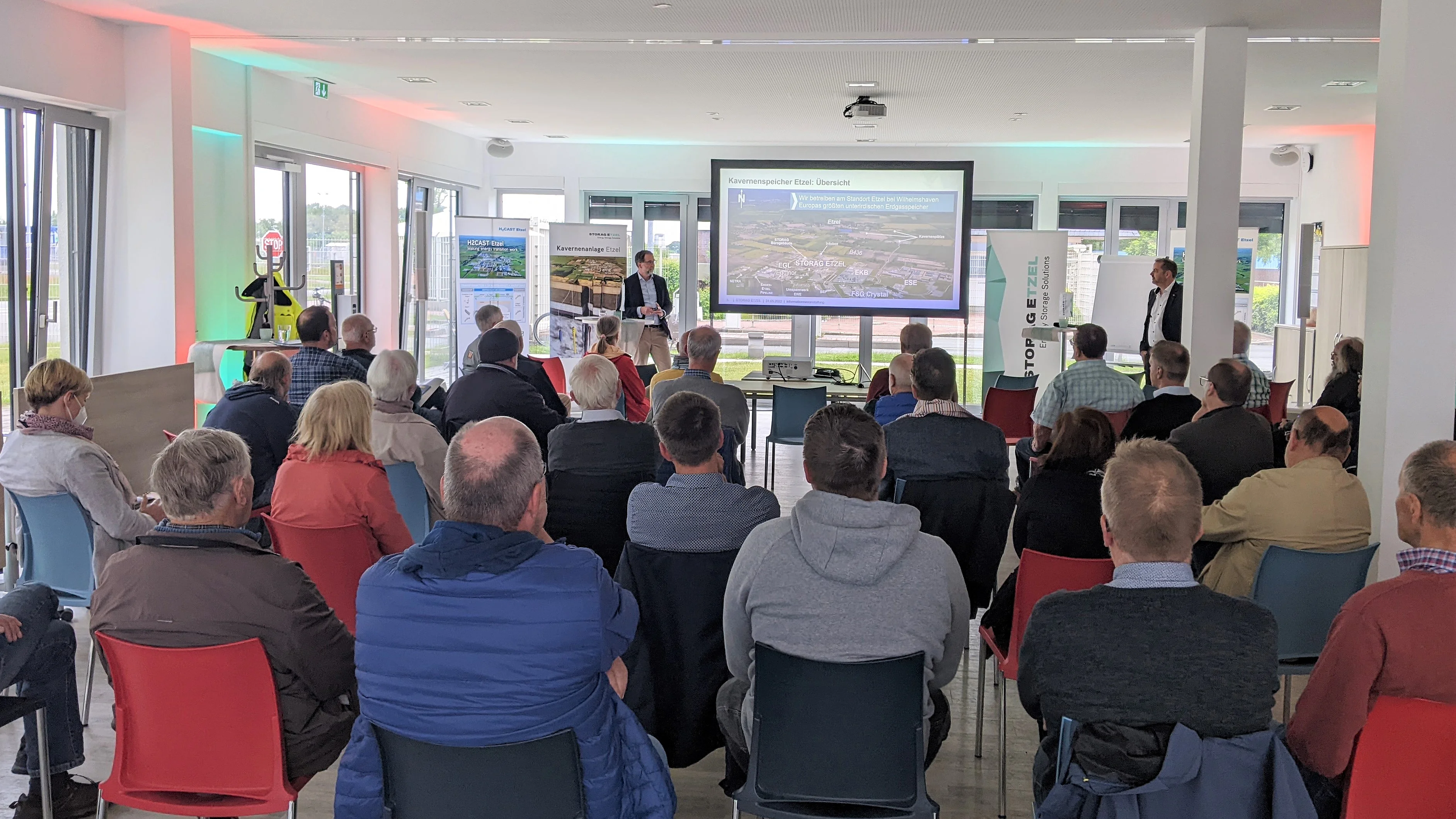 Foto der gut besuchten Veranstaltung in Etzel
