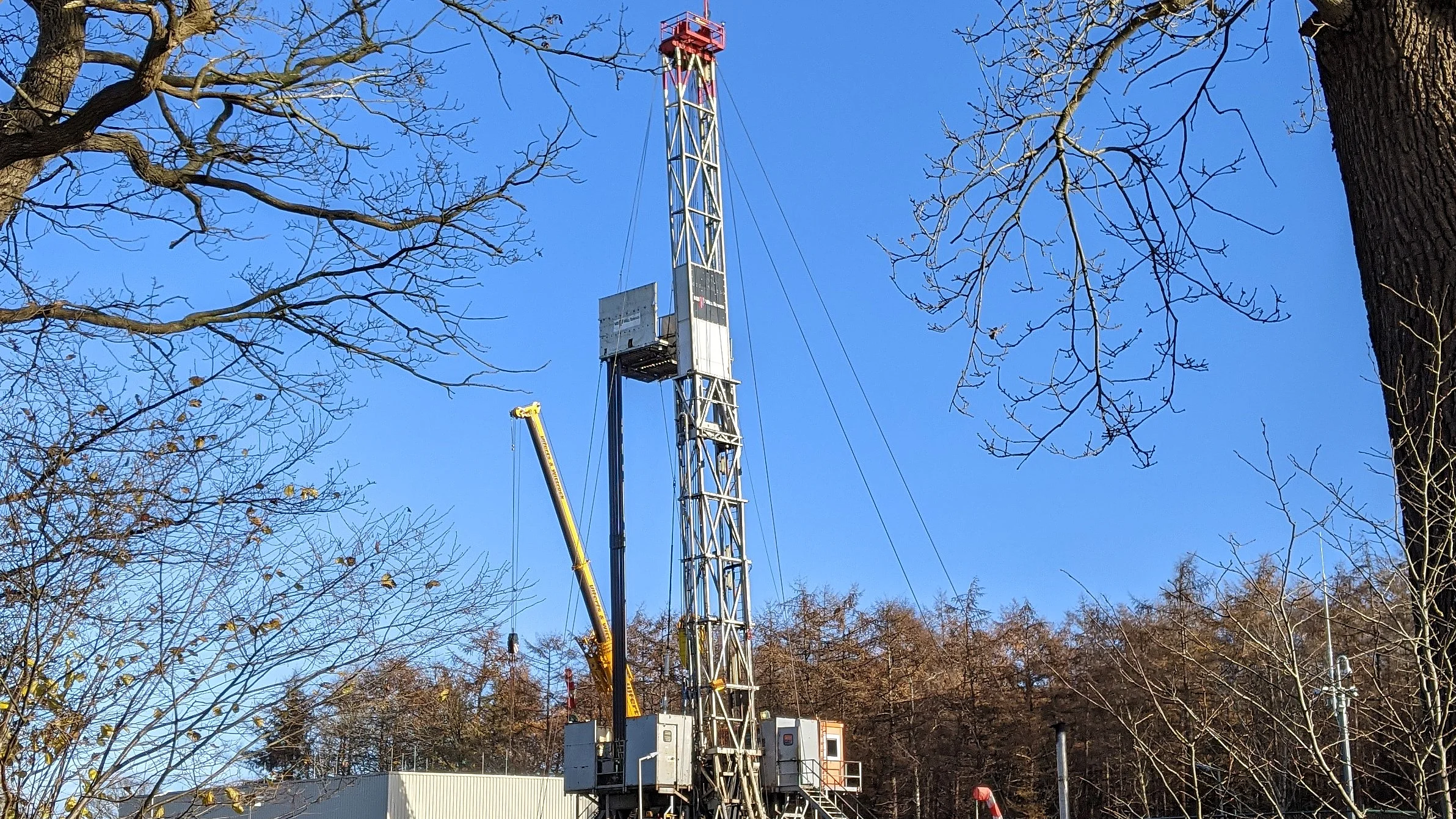 Winde, die für den Aus- und Einbau von Rohren im Bohrloch der Kaverne genutzt wird