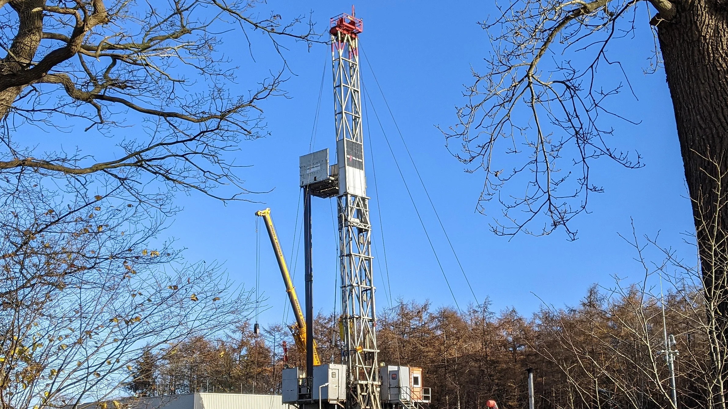 ​​​​​​​Bild: Winde, die für den Aus- und Einbau von Rohren im Bohrloch genutzt wird
