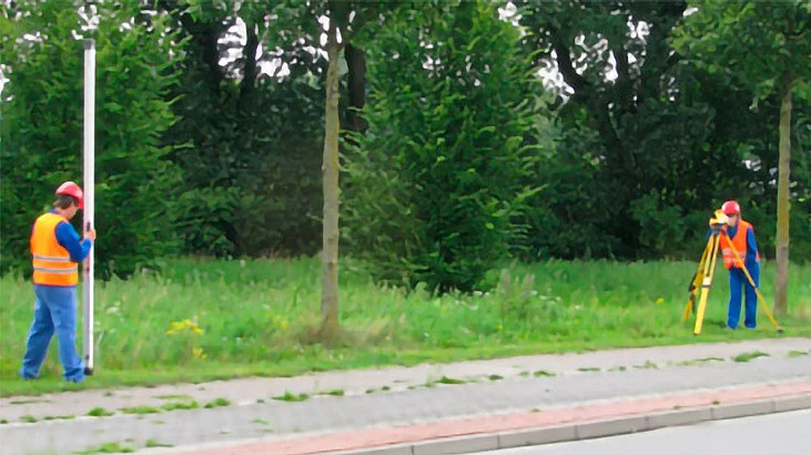 Messtrupp der Ingenieurgesellschaft Nordwest aus Oldenburg im Etzeler Umfeld