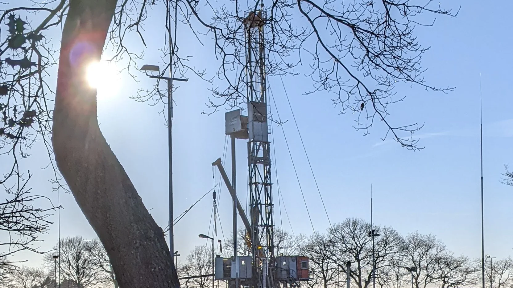 Winch used for the removal and installation of pipes in the cavern borehole